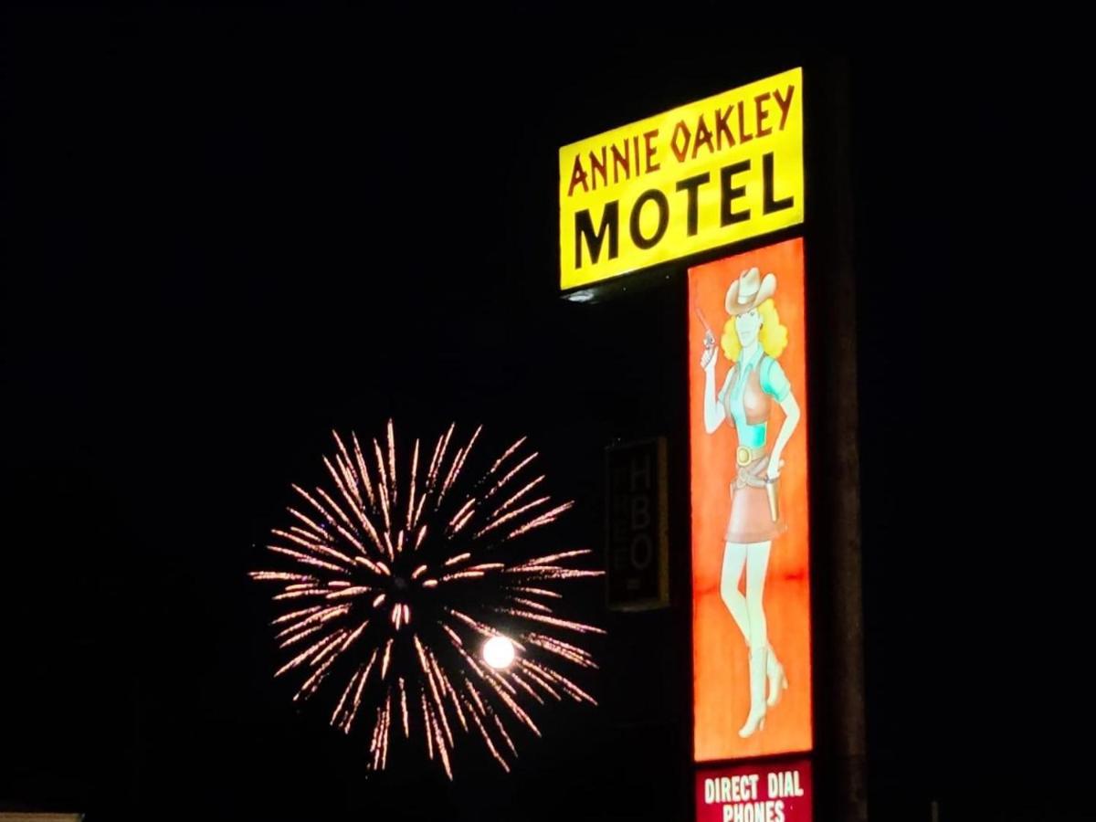 Annie Oakley Motel Oakley Εξωτερικό φωτογραφία